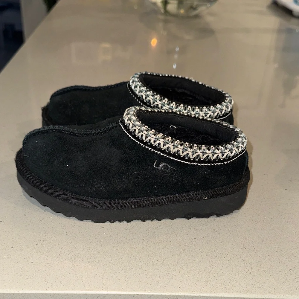 Uggs kid’s Black Suede Faux-Fur Lined Slip-On Slippers